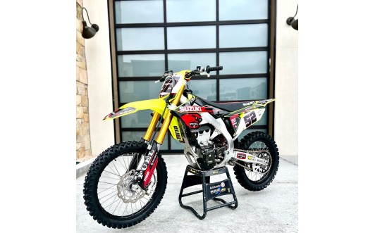 SUZUKI CLASSIC DESIGN GRAPHICS