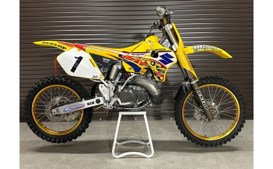 '97 Suzuki of Troy Kit and Cover